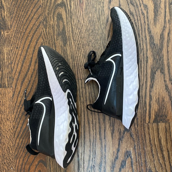 Nike Infinity React Run Flyknit - Picture 2 of 5